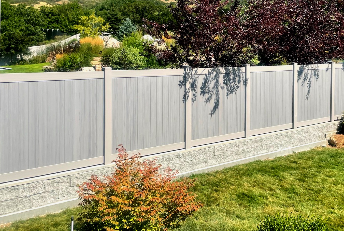 Gray Vinyl Fence with Coastal Cedar Slats